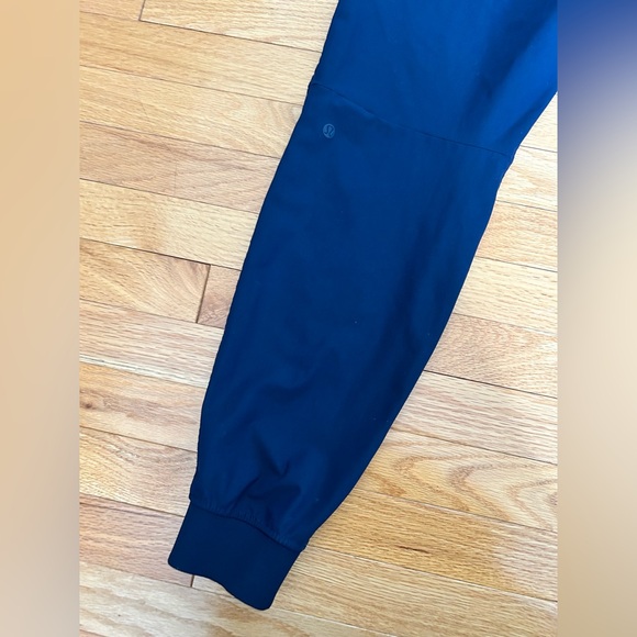 Lululemon Joggers Size Medium - Picture 10 of 14